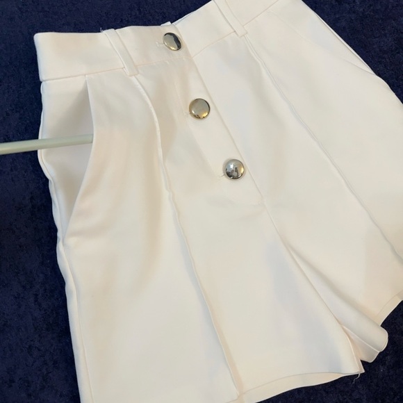 NWOT Zara Cream High-Waisted Shorts with Button Detail - Picture 4 of 14